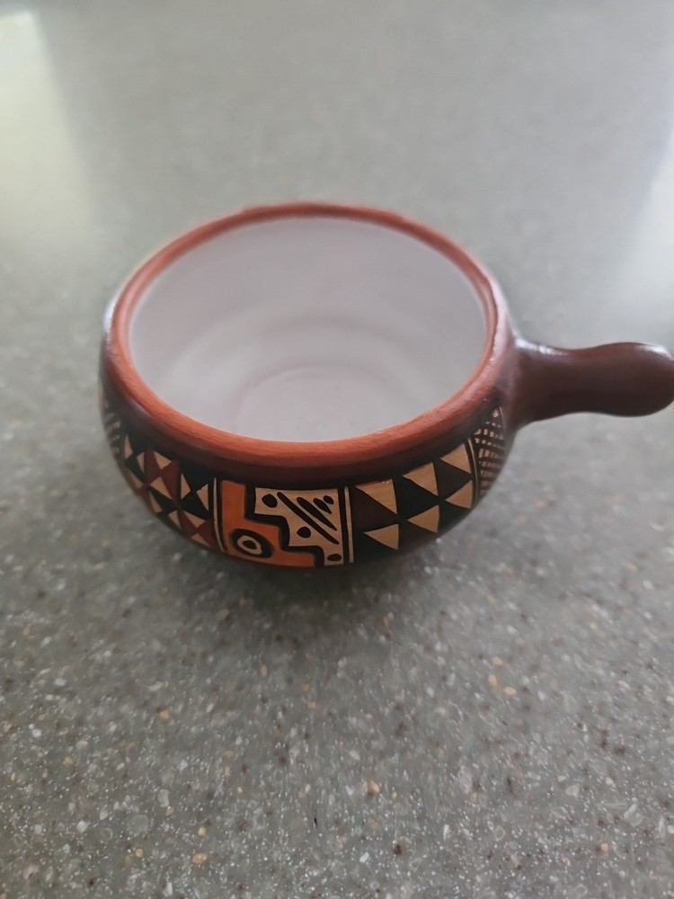 Peruvianl Folk Art pot with handle, handpainted authentic