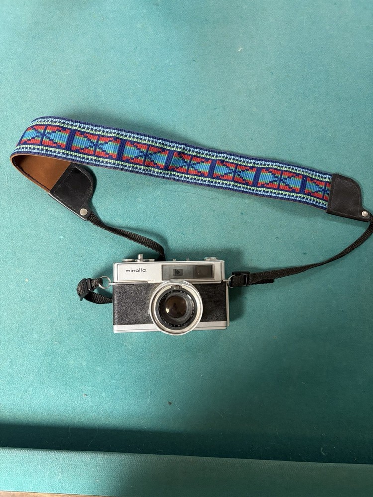 Minolta Hi-Matic 7 Black Silver Rangefinder Camera with Aztec Strap UNTESTED