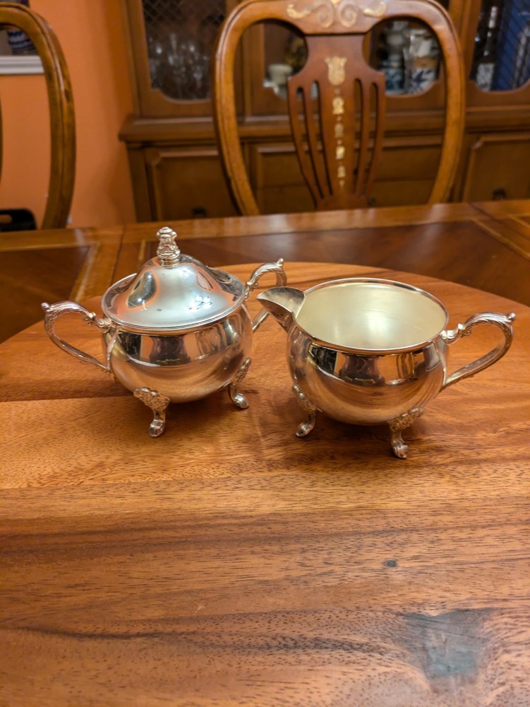 Leonard Silverplate Covered Sugar And Creamer Set