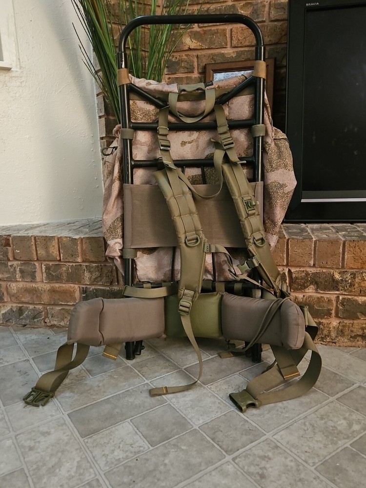 Cabelas Alaskan Camouflage H20 External Frame & Backpack Great Condition