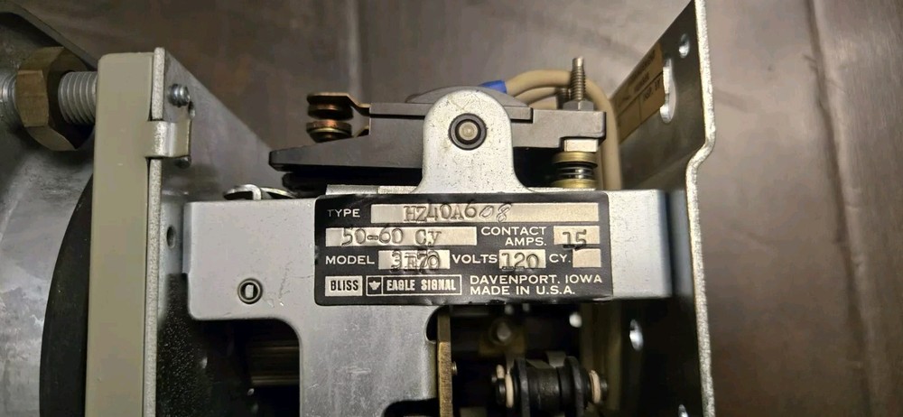 EAGLE SIGNAL ELECTRIC RESET COUNTER HZ40A6A608 MICROFLEX