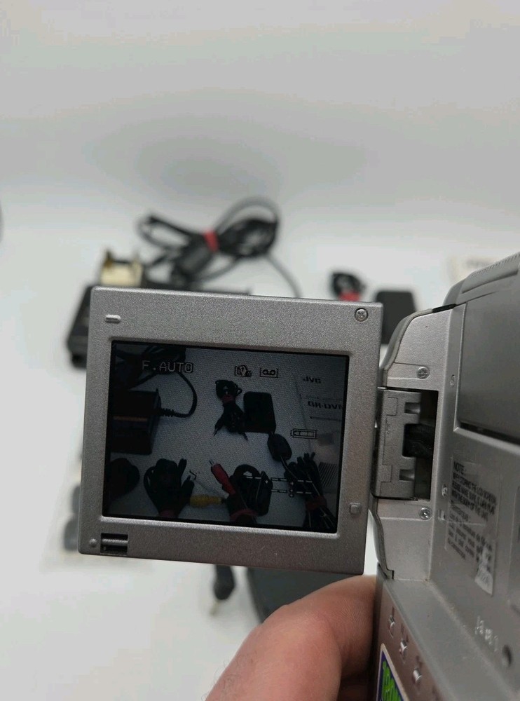JVC Digital Video Camera GR-DVM5 Mini DV Pal Silver Compact Full Set-up
