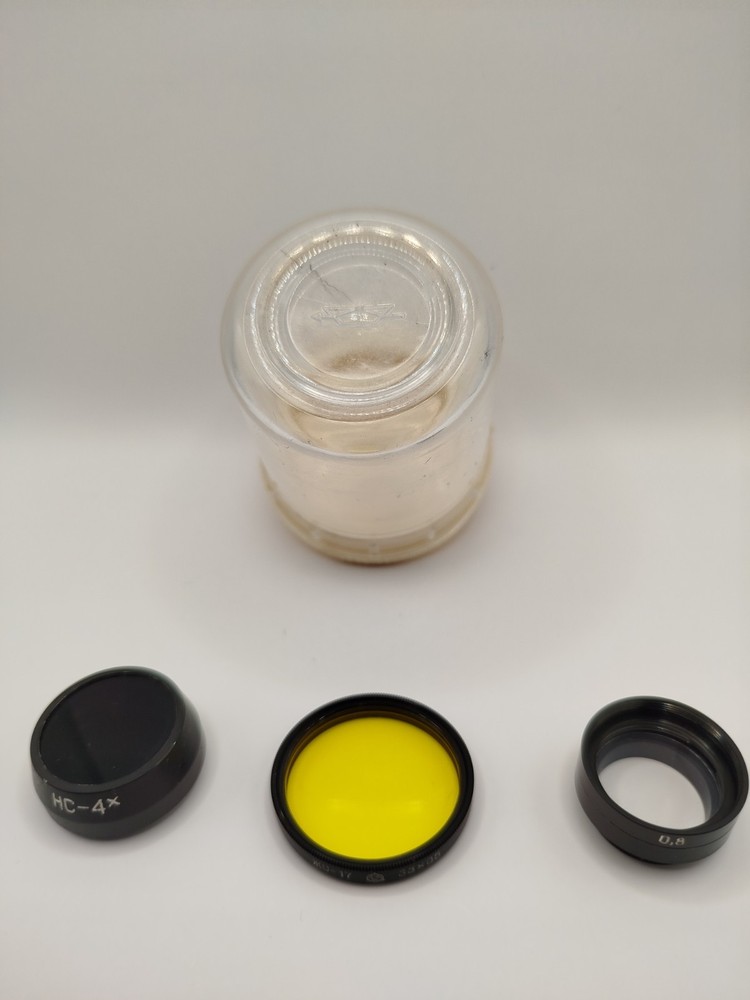 Eyepieces and light filters for microscopes