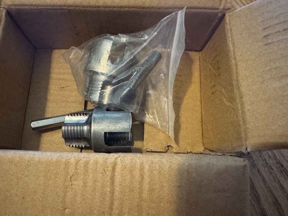 Integrated Internal / External Pipe Threading Tool ½” + ¾” PVC Pipe Threader Kit