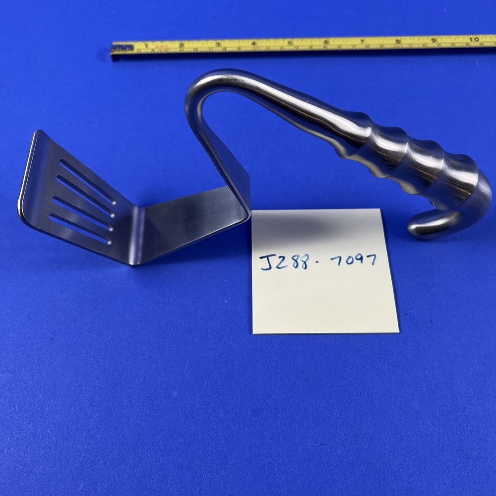 V. Mueller CH905 Davidson Scapular Retractor Blade 3"x2"