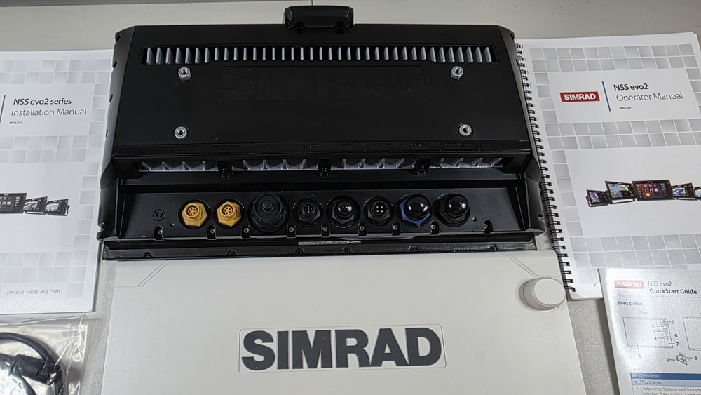 Simrad NSS16 evo2 16” Multifunction Display MFD Chartplotter Sonar Radar]