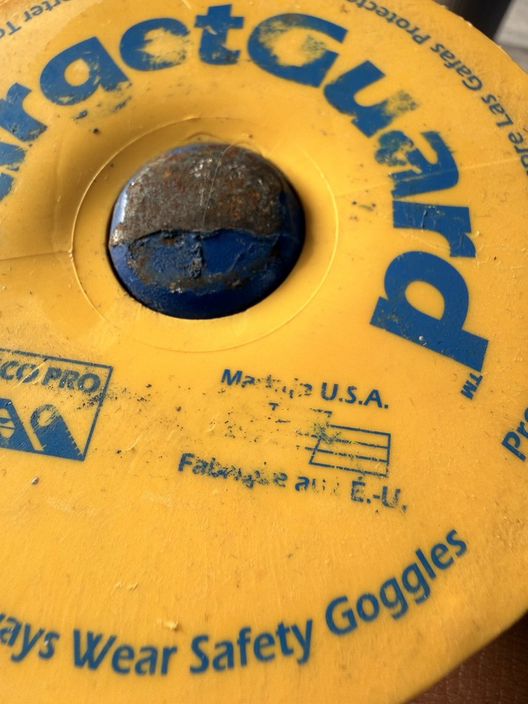 DASCO PRO TARGET GUARD FLOOR CHISEL WITH RUBBER HANDLE 2-1/2"