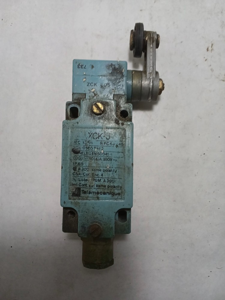 Telemecanique XCK-J Limit Switch (VT13)