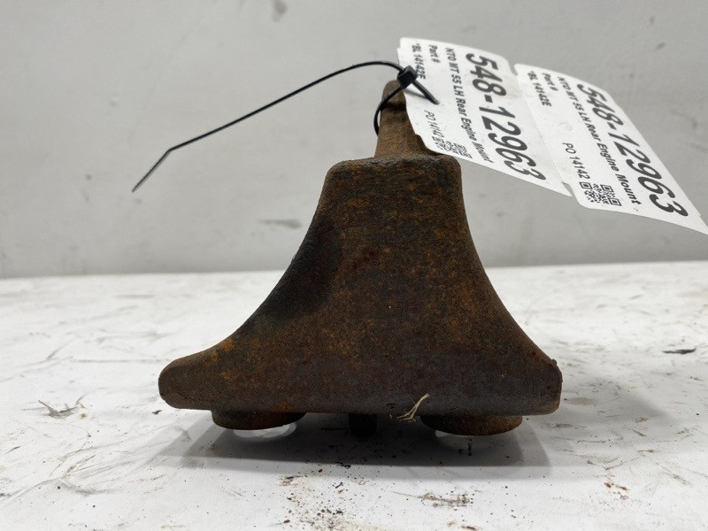Freightliner MT55 Engine Mount 0130509000 (548-12963)