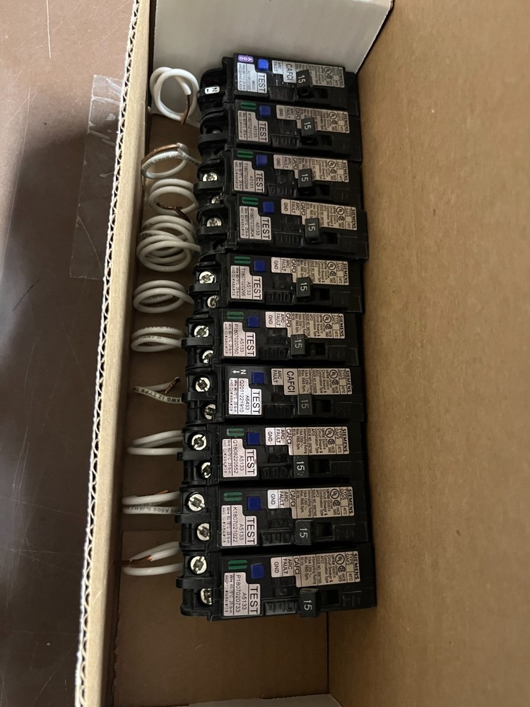 10 x  SIEMENS QA115AFC AFCI 15A Type QAF2 Circuit Breakers  --
