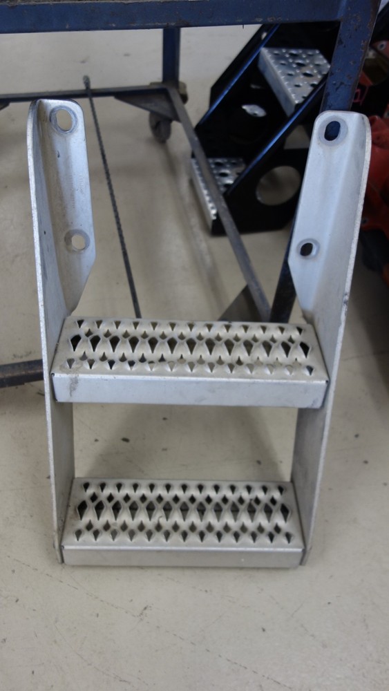 Peterbilt 14" Aluminum Frame Step