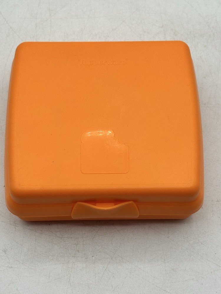 Tupperware Sandwich Keeper 3752A-4 Orange