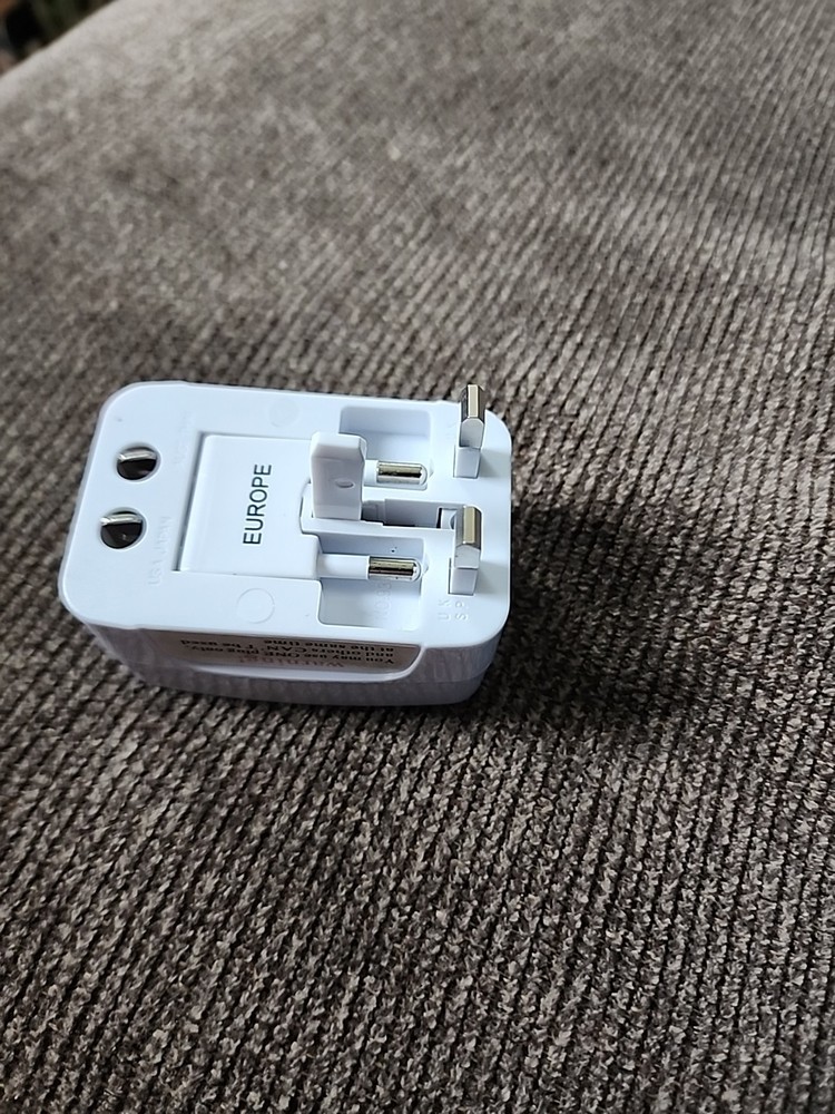 Samsonite Universal Power Adapter Style 44708-1908 White