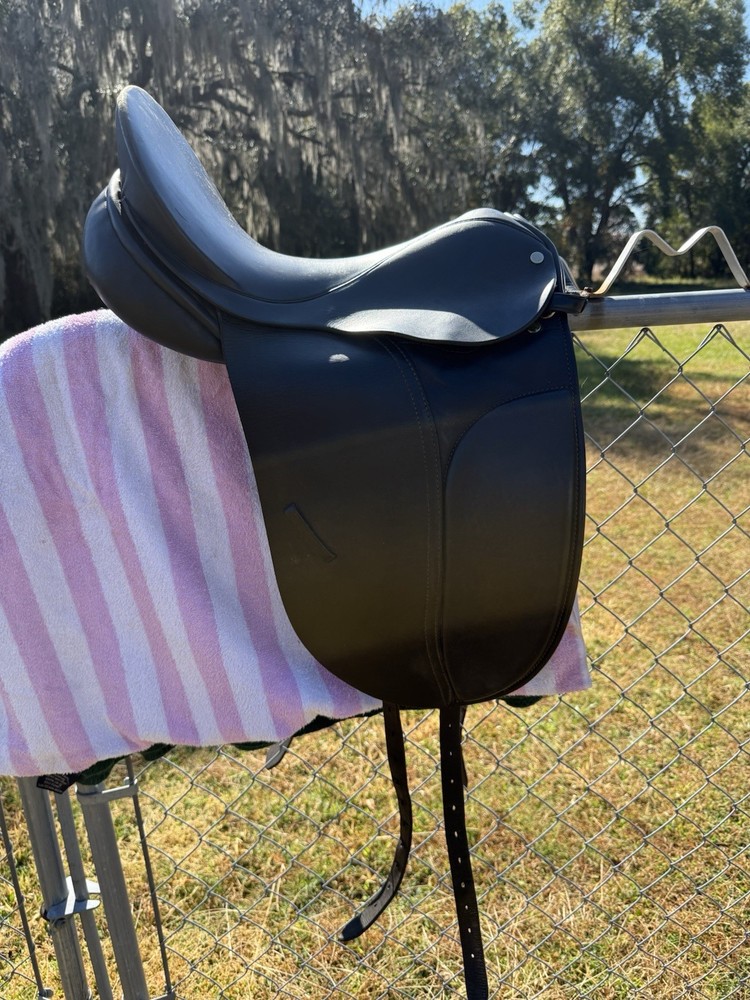 County Dressage Saddle - model Connection, wide tree