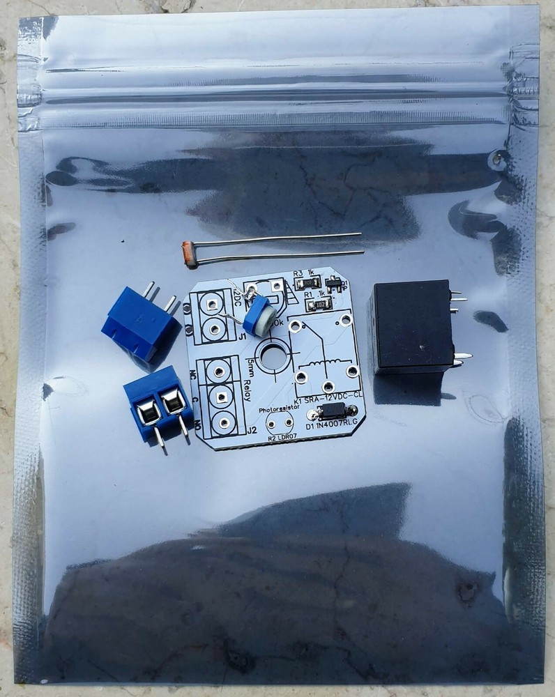 12VDC Dark Light Relay Sensor Electronic DIY Board Solar Panel Sun Axis Tracking