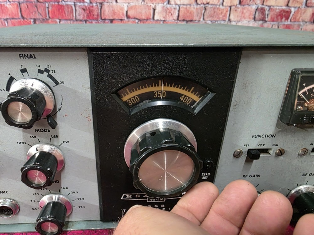 💥Powers On💥Vintage Heathkit HW-101 Ham Radio SSB Transceiver
