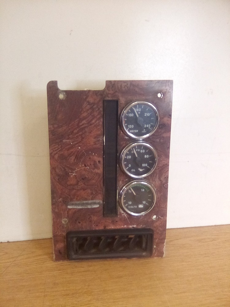 International 9200 32049-01 Dash Panel "READ DESCRIPTION"