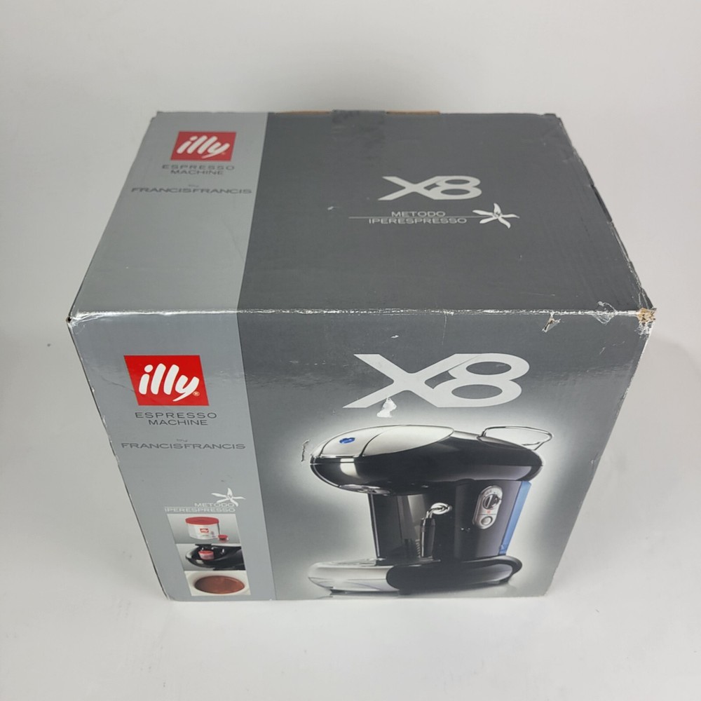 ILLY X8 Espresso Coffee Machine. Color Black