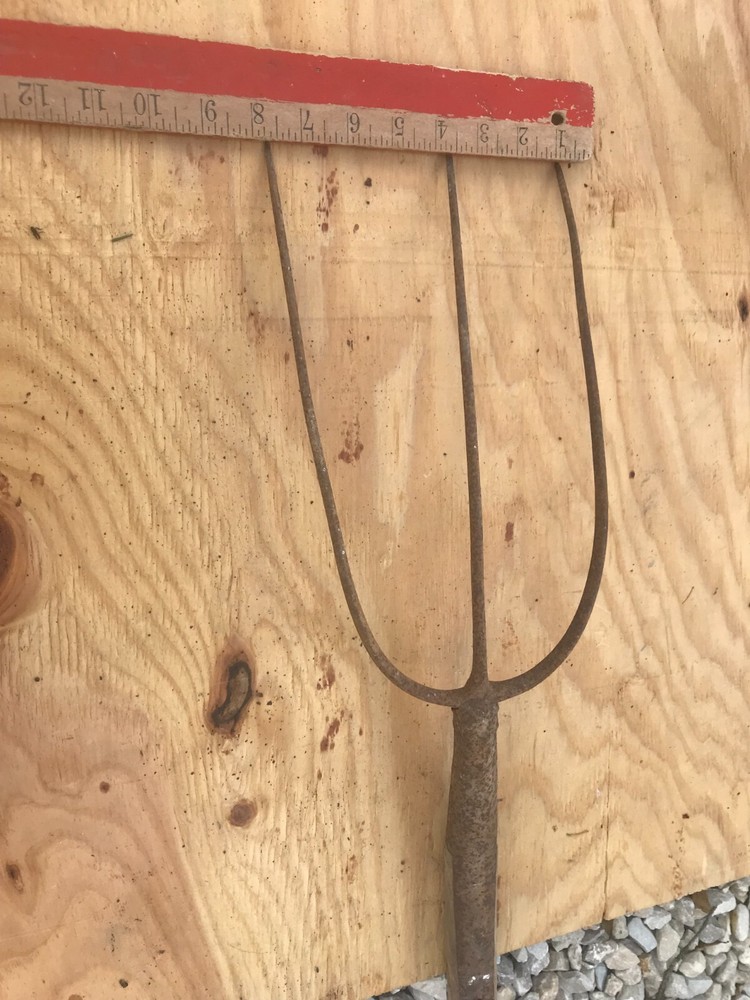 Fork Rake Head 3 Thines Rusty Rustic no handle Original Vintage Primitive Metal