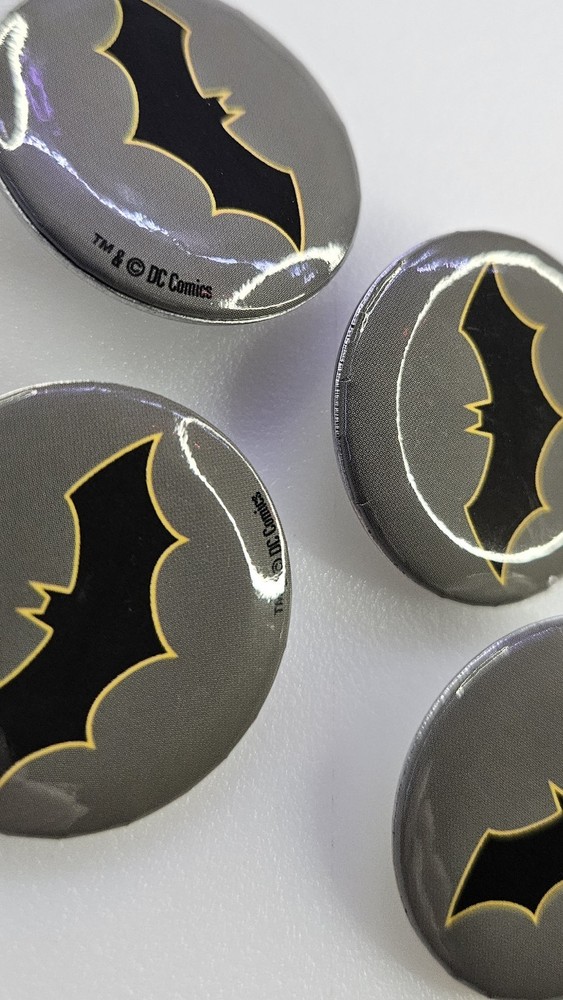 DC Comics - Batman Logo Pinback 1 Inch Buttons - New
