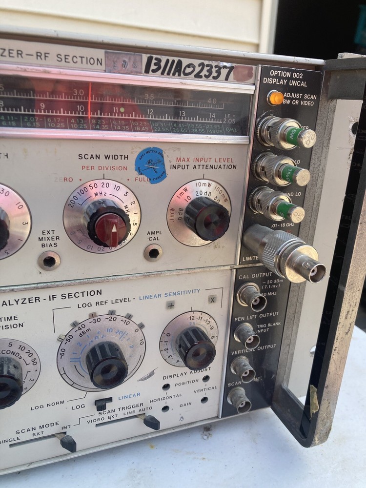 HP 140T - 8555A RF Section - 8552B IF Section. Hewlett Packard Spectrum Analyzer