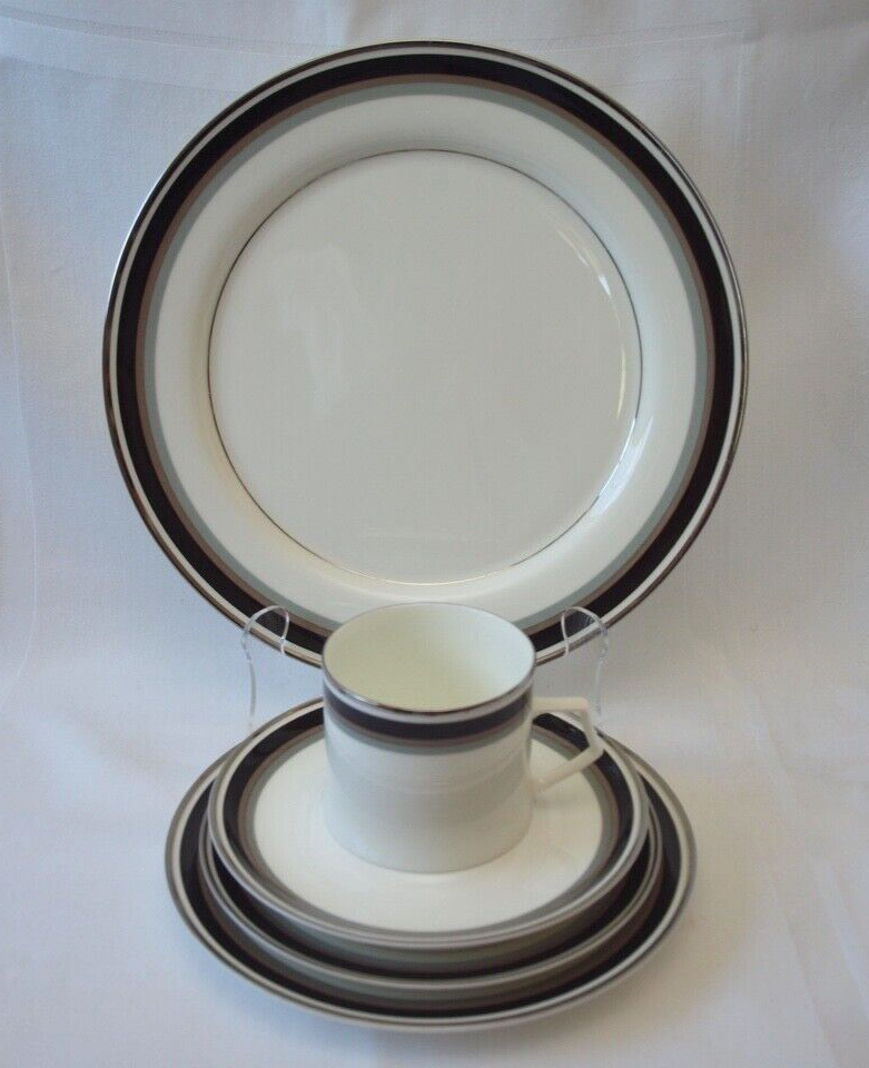 5 Pc Mikasa NOIR Place Setting Bone China A4-102 EUC
