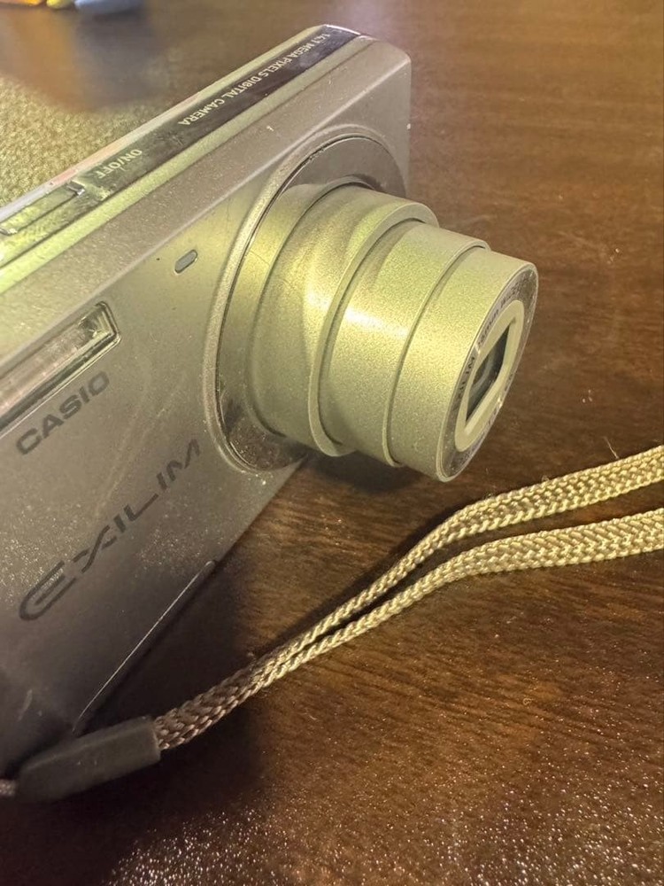 CASIO EXILIM EX-Z27 Digital Camera Silver Compact Model