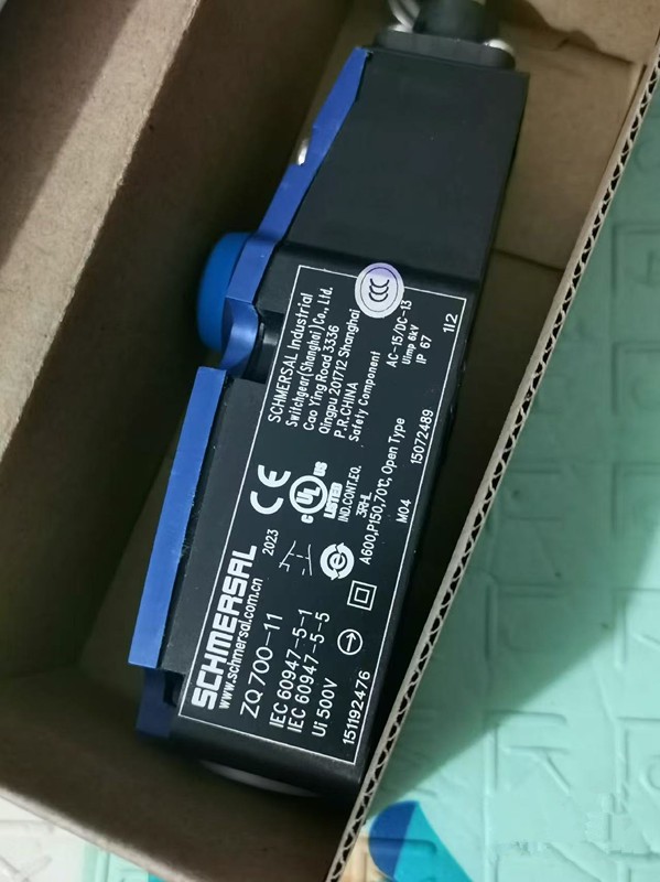 1pcs  Schmersal  ZQ700-11 Pull rope switch