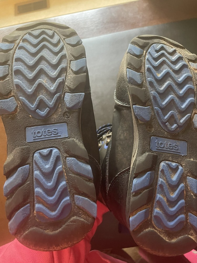 3M boys Totes winter boots black/blue. EUC
