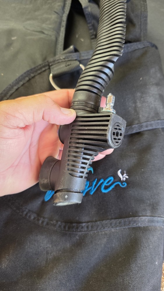 Aqualung Wave BCD Size Medium Used