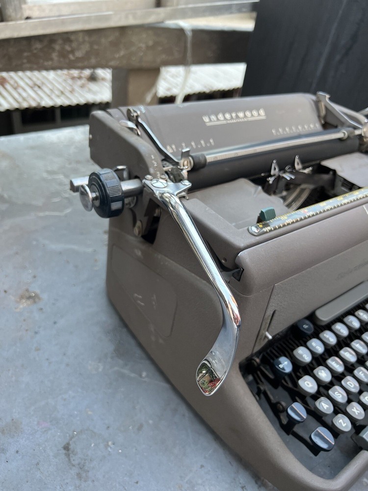 Antique UNDERWOOD SX Model TYPEWRITER Gray work