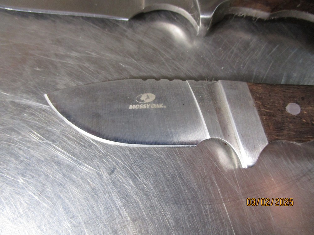 3 Mossy Oak Hunting Knifes
