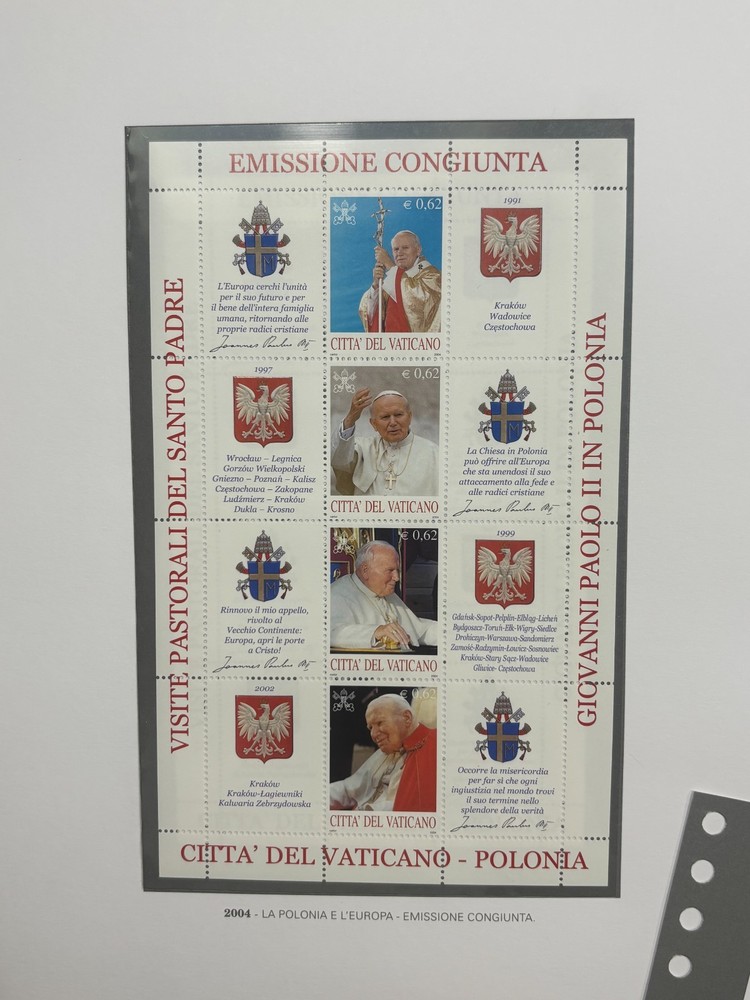 VATICAN 2004 - COMPLETE VINTAGE with sheets, mini sheets and booklets - MNH