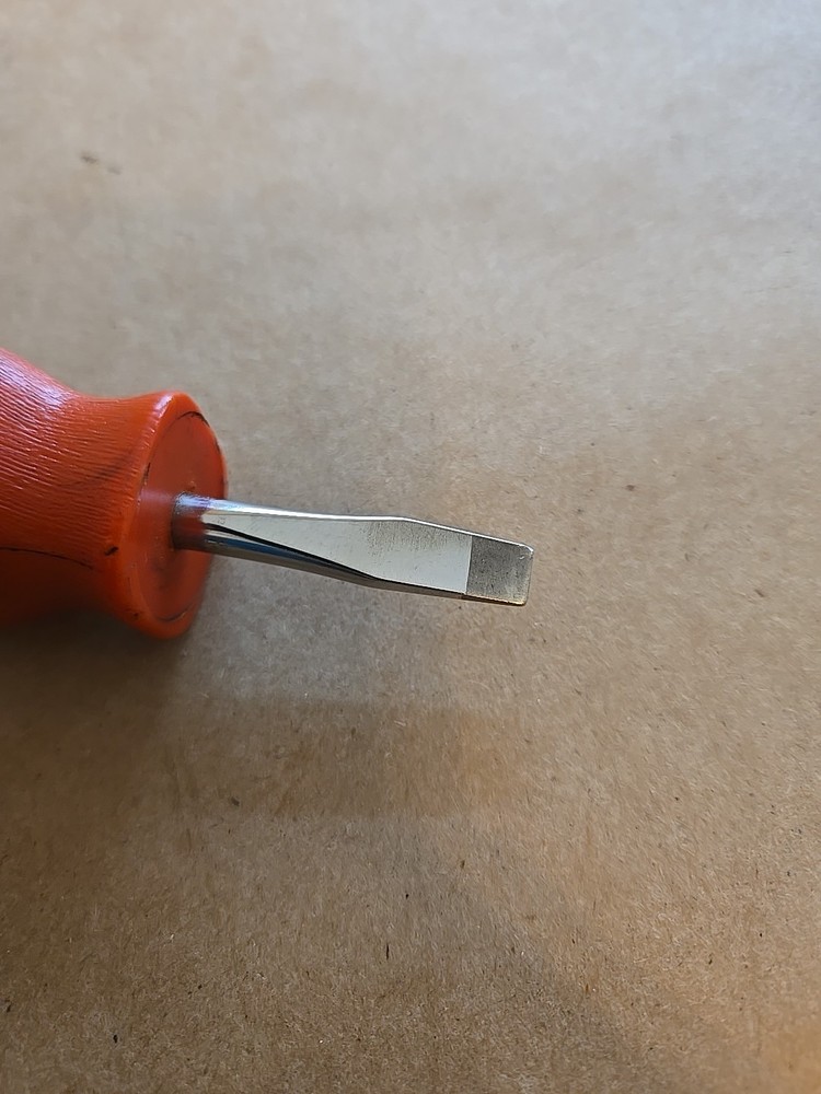 Mac Tools Flat Tip Stubby Screwdriver Red Hard Handle PNR1AR