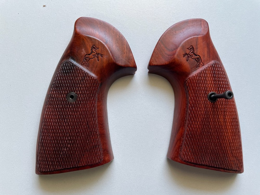 Premium Handmade grips for  COLT PYTHON  grips (I, E FRAME) Checker on wood