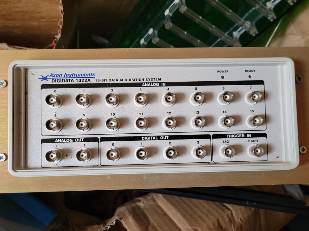 Axon Instruments Digidata 1322A 16-Bit Data Acquistion System-Powers On