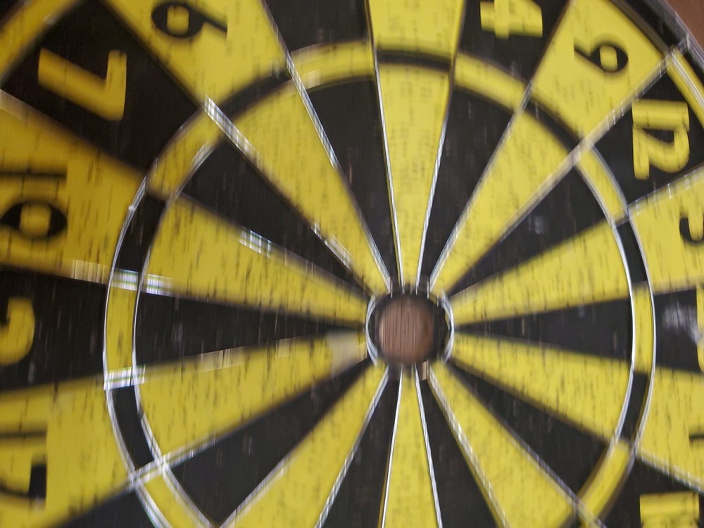 Kings Head Pub & Lodging Dart Board Set Missing Darts Used