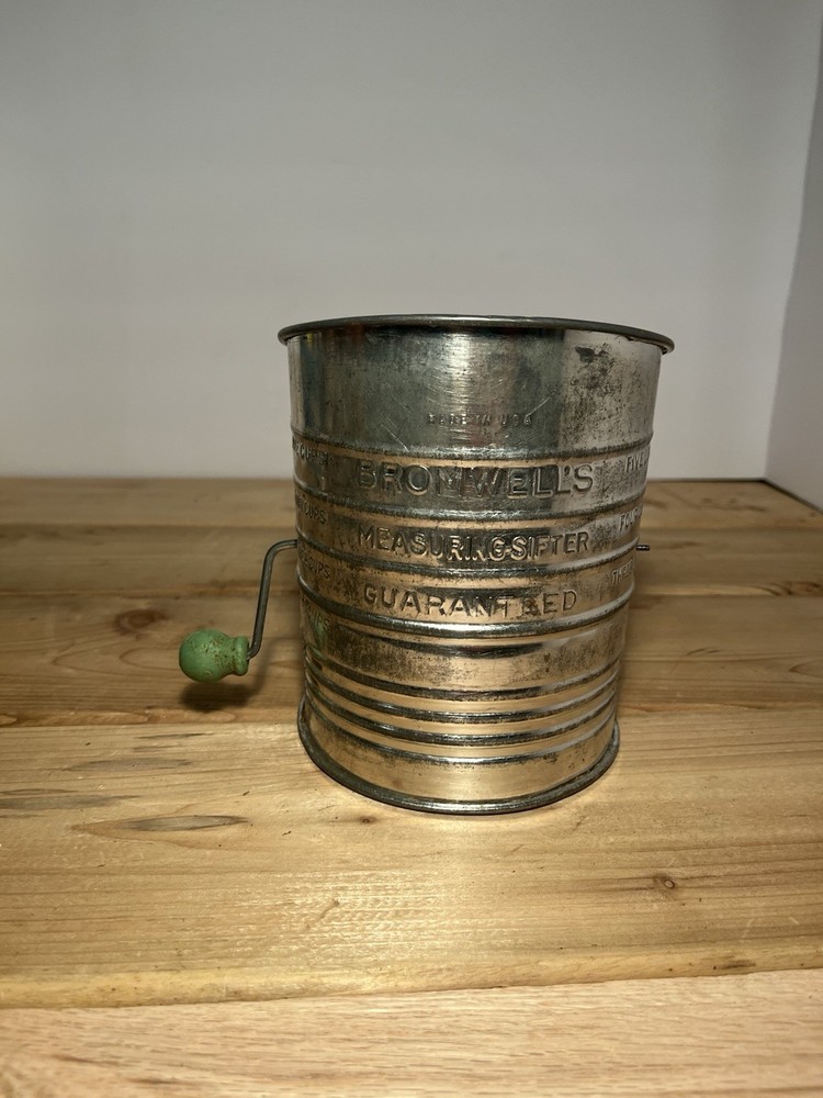 Bromwells 5 Cup Flour Sifter With Green Knob. Missing Handle