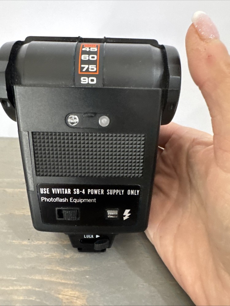 Vivitar Auto Thyristor 283 Auto Electronic Flash Camera DSLR Accessory Untested