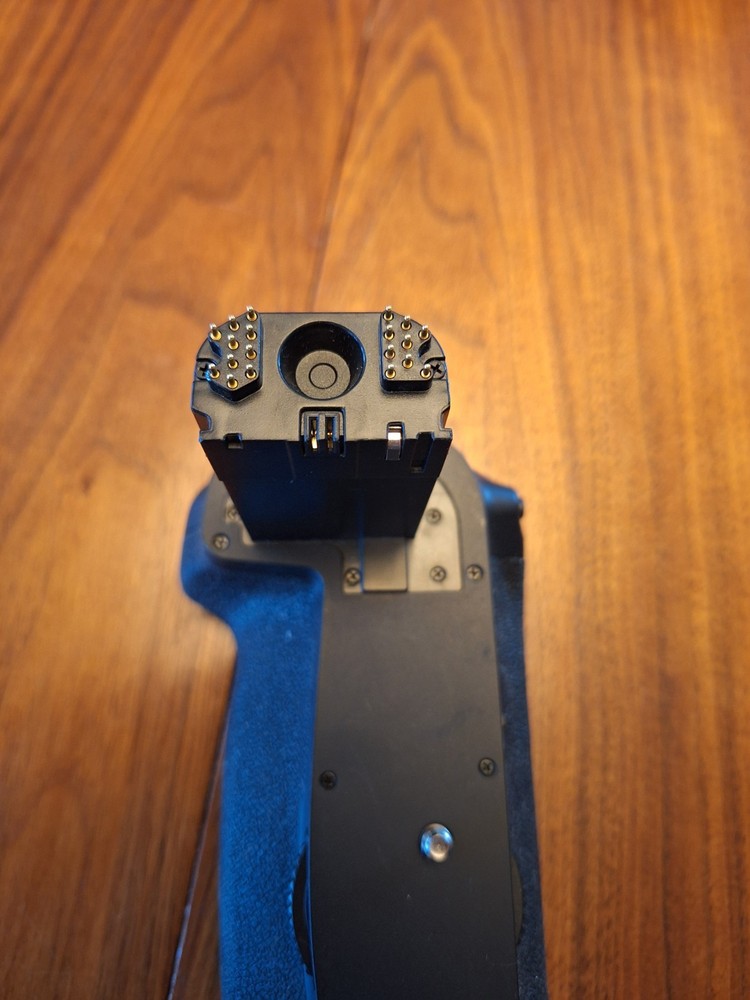 Vivitar Battery Grip VIV- PG - 7DMII *untested*