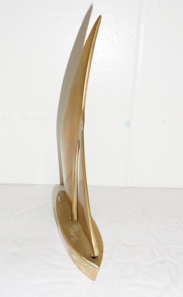 VINTAGE SOLID BRASS FIGURINE SCULPTURE SAILING BOAT DESIGN