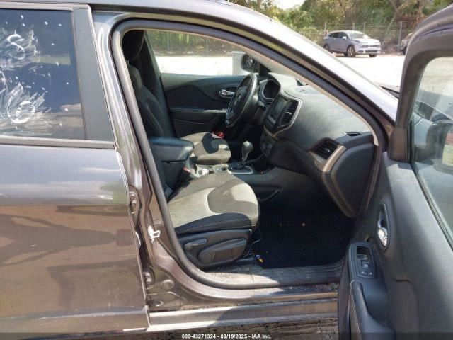 CHEROKEE 2014 Glove Box 4904867