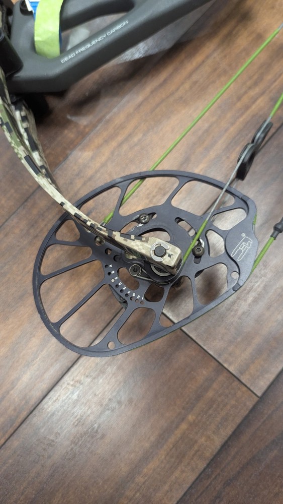 PSE Nock On Carbon Levitate | Charcoal W/ Subalpine Limbs RH 70lbs E2