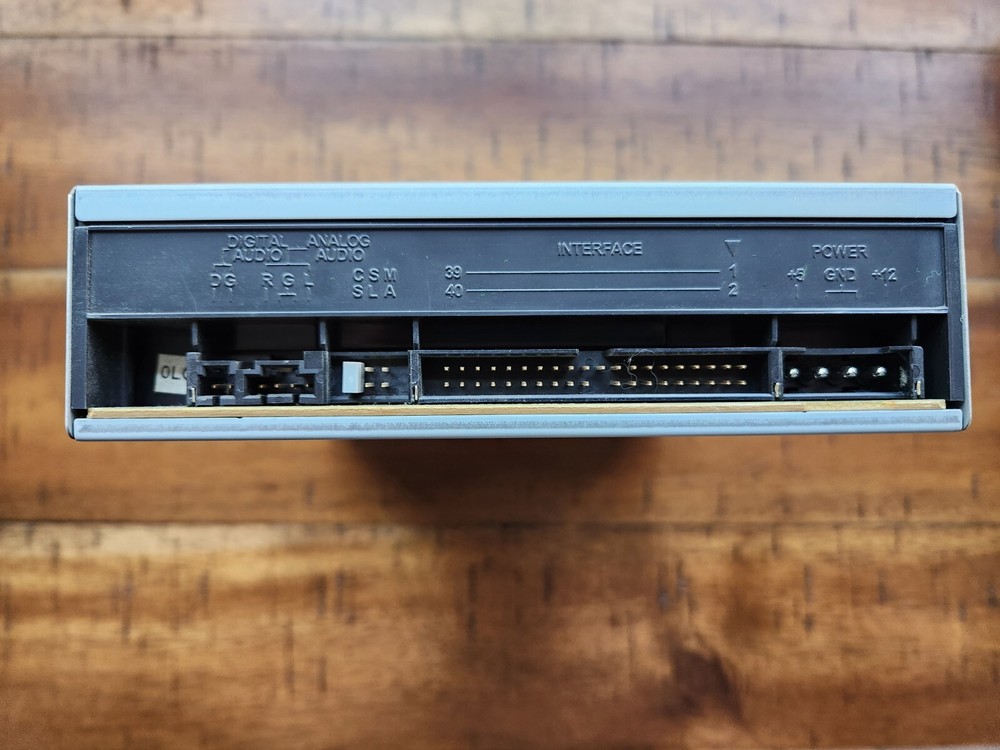 Hitachi-LG - CD-R/RW Drive - Model : GCE-8481B - IDE Interface