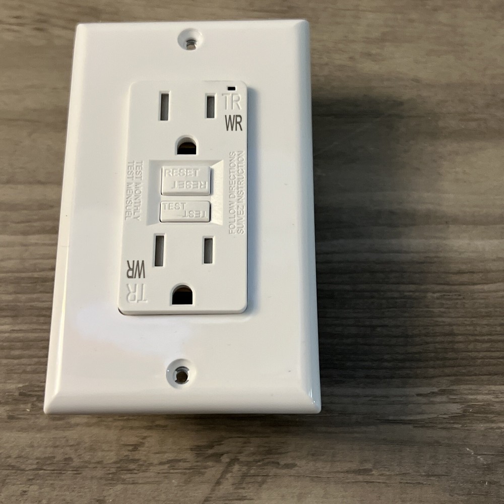 15amp White GFCI Outlet 010041