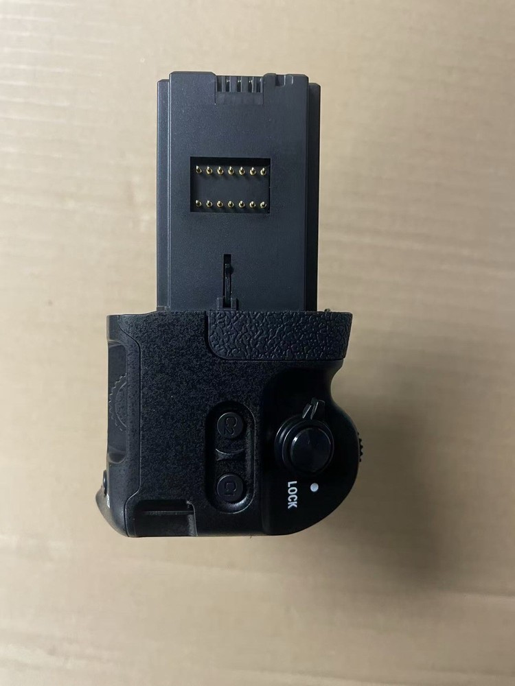Battery grip Fits: SONY A9/A7RIII
