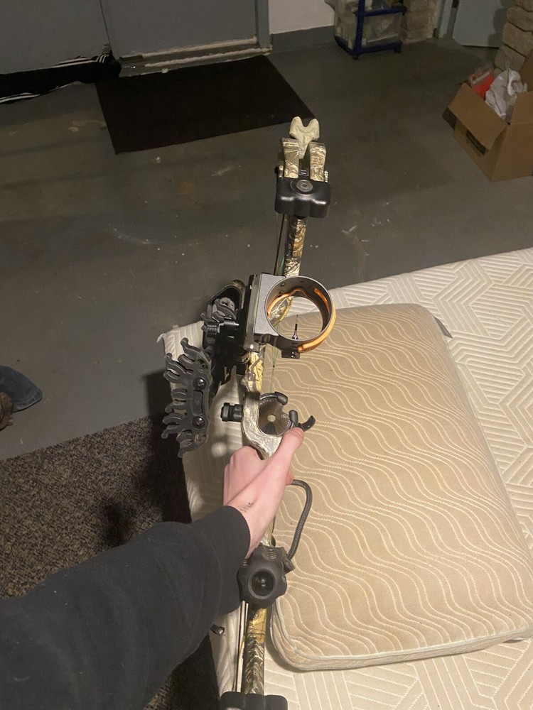 bear cruzer compound bow