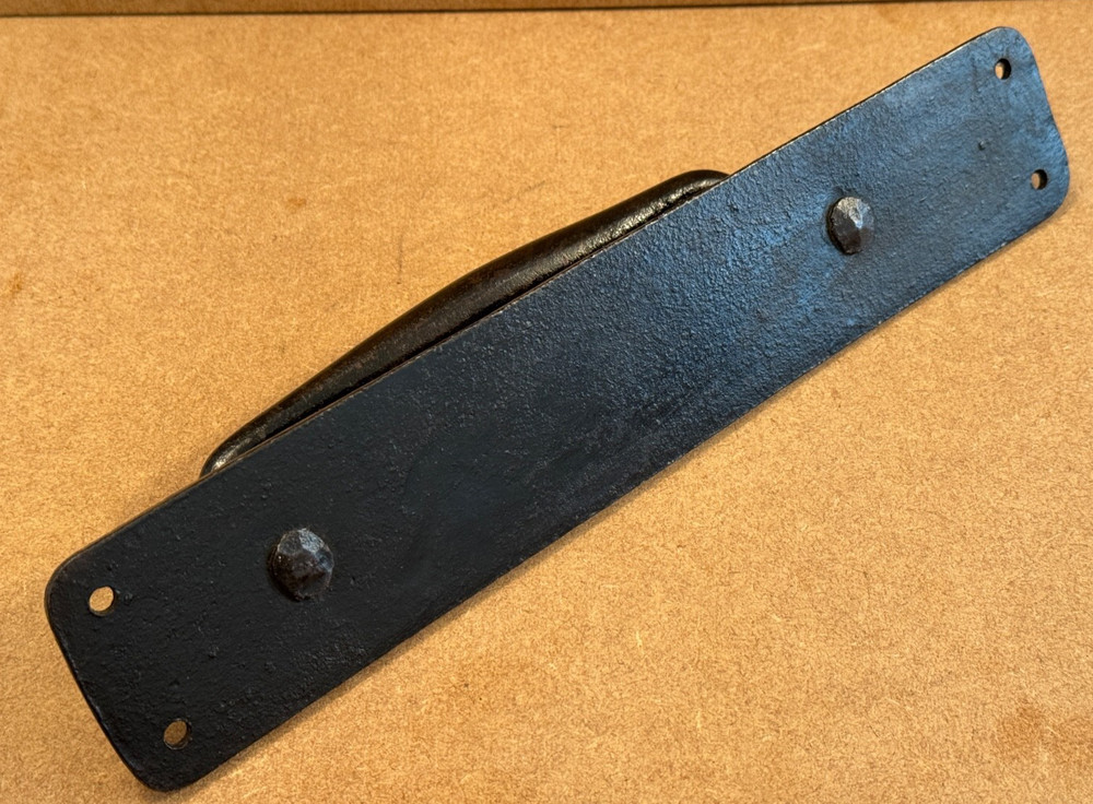 ANTIQUE CAST IRON DOOR PULL HANDLE ON PLATE R/H