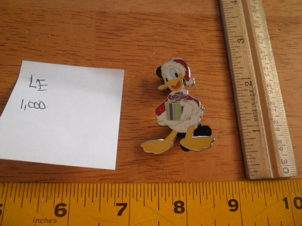 Donald Duck sparkle Christmans present Disney Pin LE