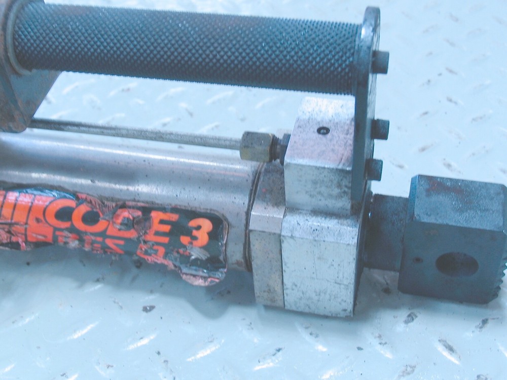 CODE 3 ResQ Hydraulic Tool with 5 atachments (Jaws)